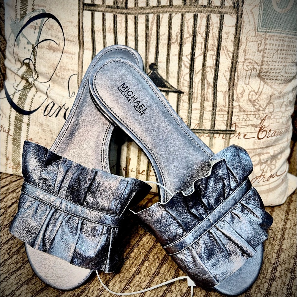 𝕄𝕚𝕔𝕙𝕒𝕖𝕝 𝕂𝕠𝕣𝕤 ~𝓑𝓮𝓵𝓵𝓪~ Leather, Gunmetal Grey 🤍NEW w/o tags🤍